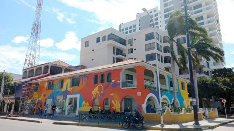 Visit Santa Marta presenta su nueva fachada, un mural lleno de vida