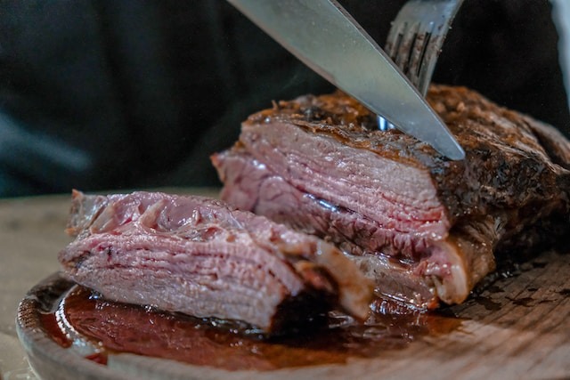 Los cortes de carne más jugosos te esperan en el Parrilla AC Brunch