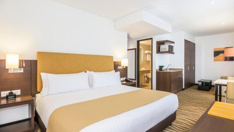 Experimenta el lujo y bienestar en Holiday Inn Express & Suites Bogotá DC